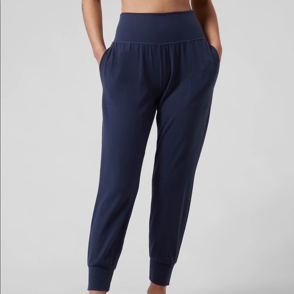 ATHLETA Salutation Jogger Navy size M
